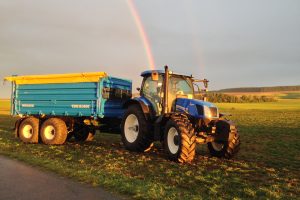 Dvou a třínápravové traktorové návěsy Molčík